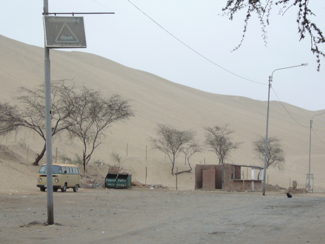 The road from Ica to Huacachina